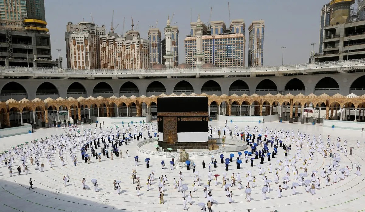 Saudi Arabia rules Western pilgrims no longer able to book Hajj through travel agencies